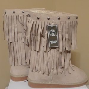 FLASH SALE  Fashion Scarf. -  Warm Furry Boots